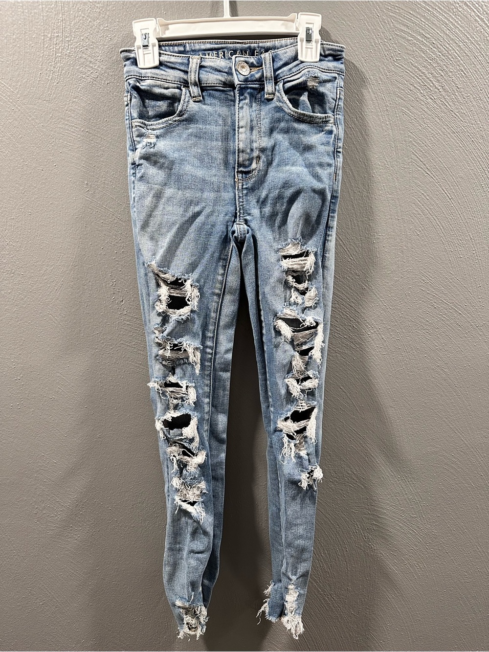 American Eagle Outfitters Light Blue Distressed Skinny Jeans